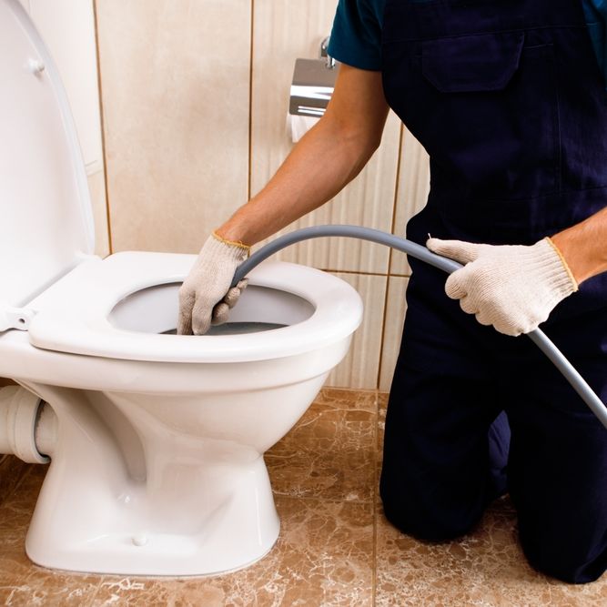 Plumber,Unclogging,Blocked,Toilet,With,Hydro,Jetting,At,Home,Bathroom.