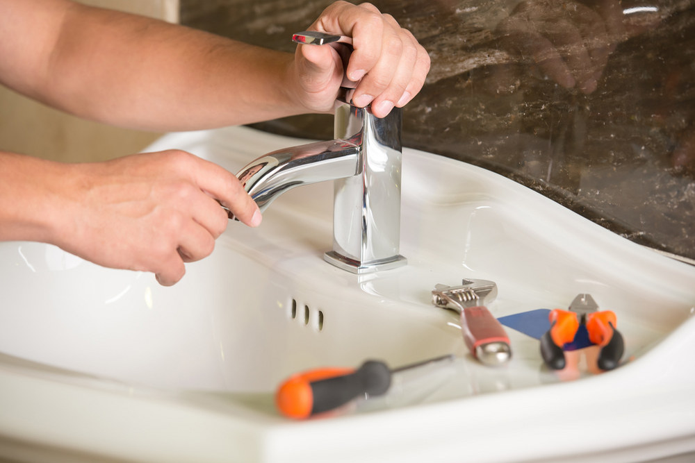 How Replacing Old Plumbing Fixtures Can Improve Water Efficiency at Home
